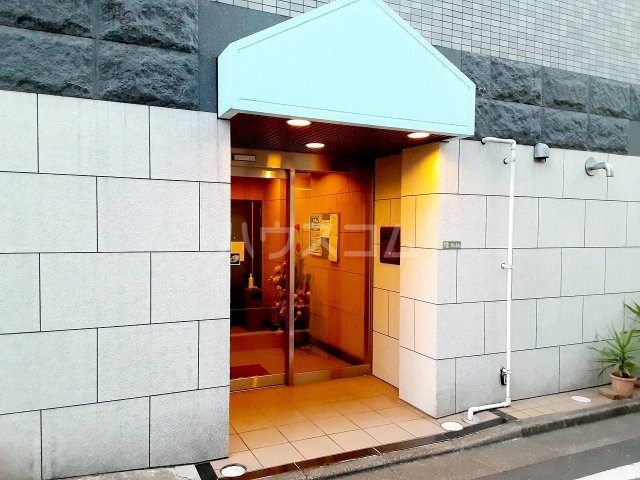 28/30 エントランス
