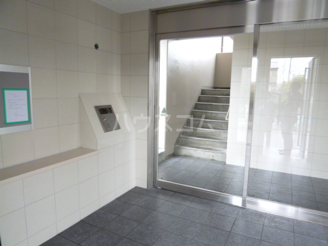 19/30 エントランス