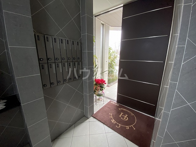 25/30 エントランス