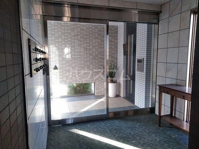 2/5 エントランス