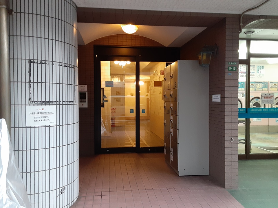 23/30 エントランス