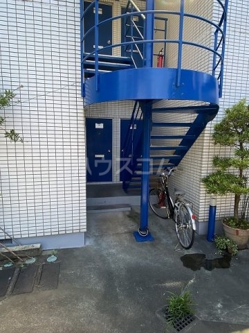 28/30 エントランス