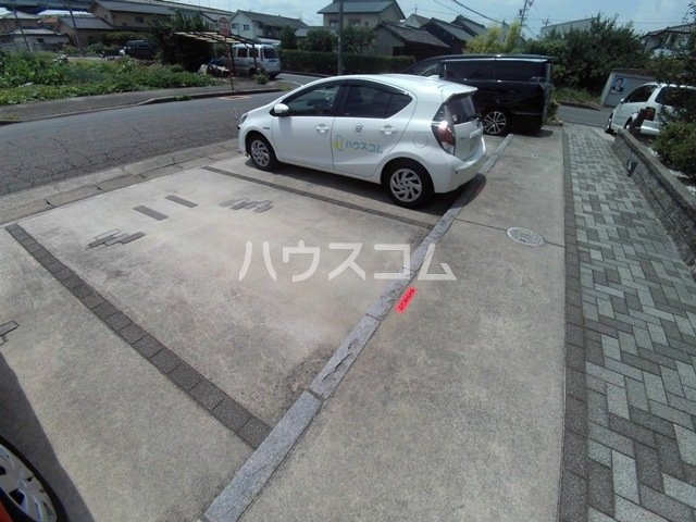 22/27 駐車場