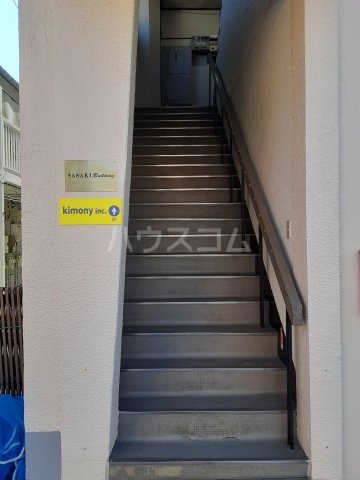 27/30 エントランス