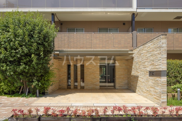 19/27 エントランス