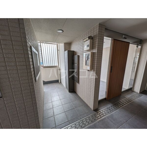 14/23 エントランス