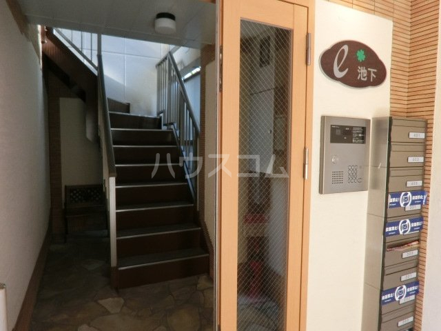 22/25 エントランス