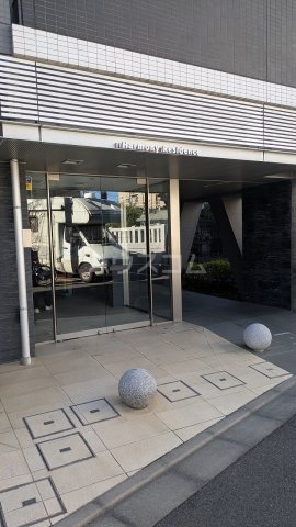 21/30 エントランス