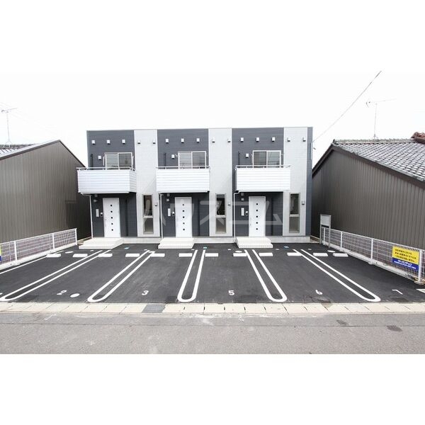 2/3 駐車場