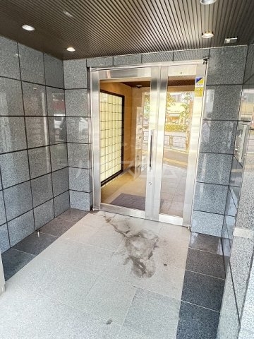 28/30 エントランス