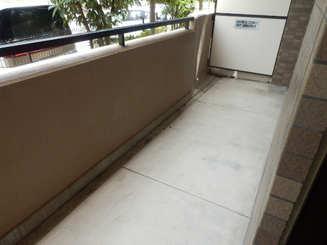 16/23 バルコニー