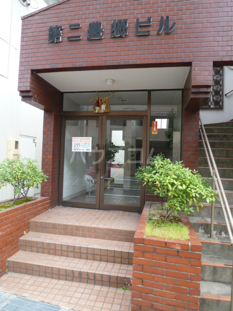 27/30 エントランス