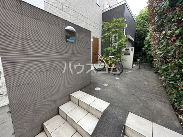 24/30 エントランス