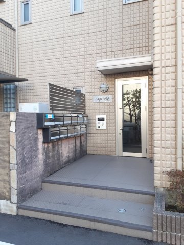 26/27 エントランス