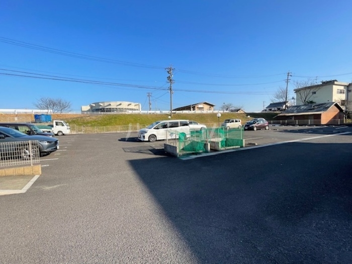 20/28 駐車場