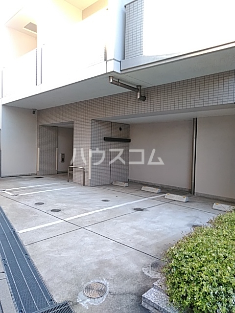27/30 駐車場