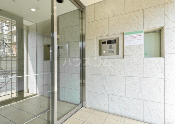 23/30 エントランス