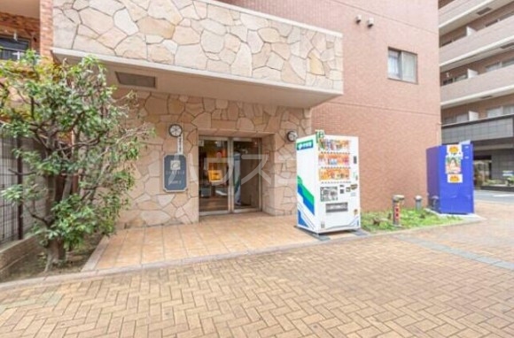 18/21 エントランス