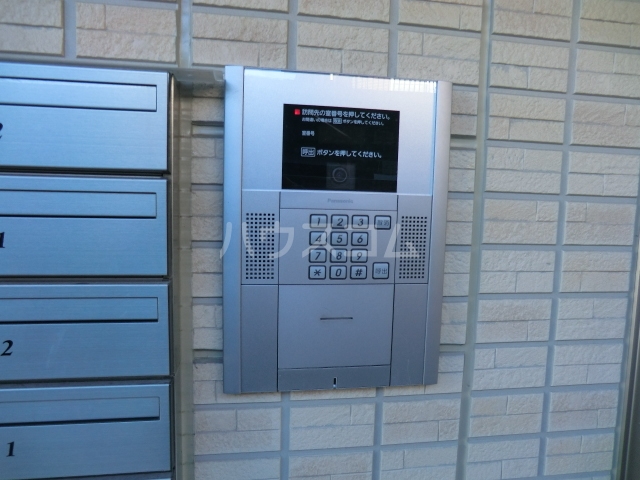 27/30 エントランス