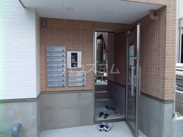 23/29 エントランス