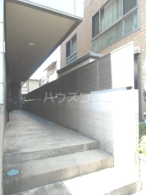 22/30 エントランス