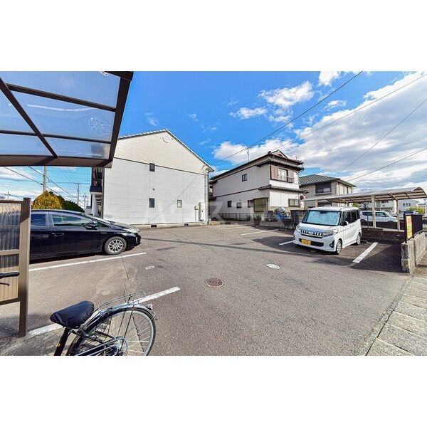 22/30 駐車場