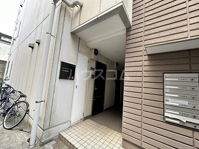 21/30 エントランス