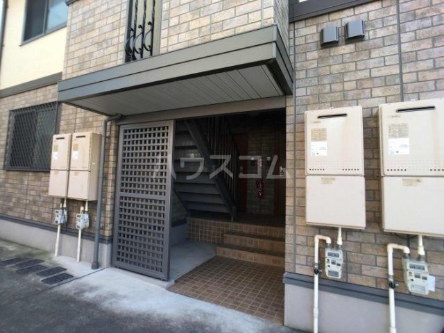 16/20 エントランス