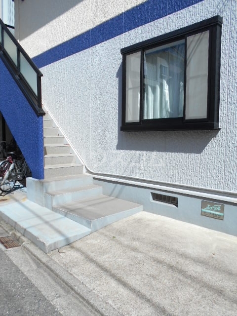 20/30 エントランス