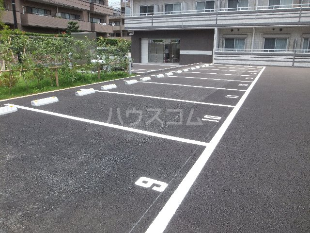 28/30 駐車場