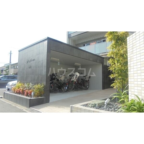 16/21 エントランス