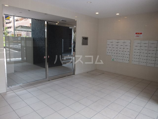 23/30 エントランス