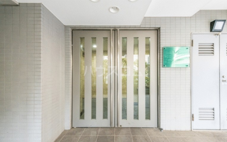 26/30 エントランス