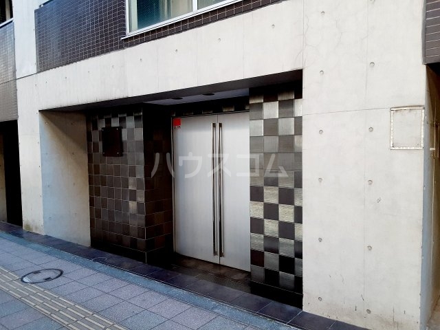 28/30 エントランス