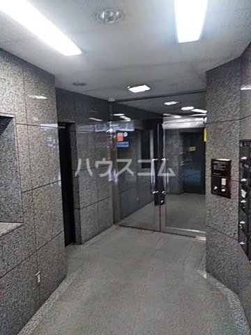 20/30 エントランス