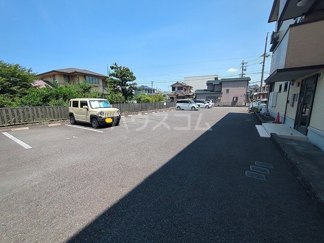 27/30 駐車場