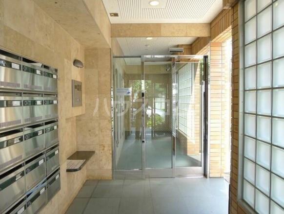 15/19 エントランス