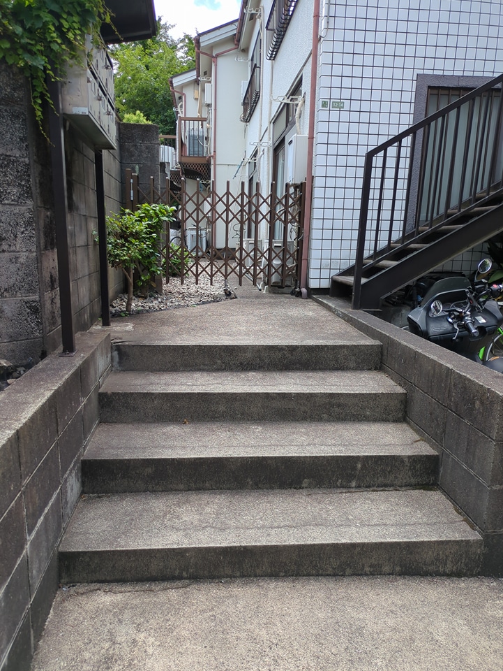 25/30 エントランス