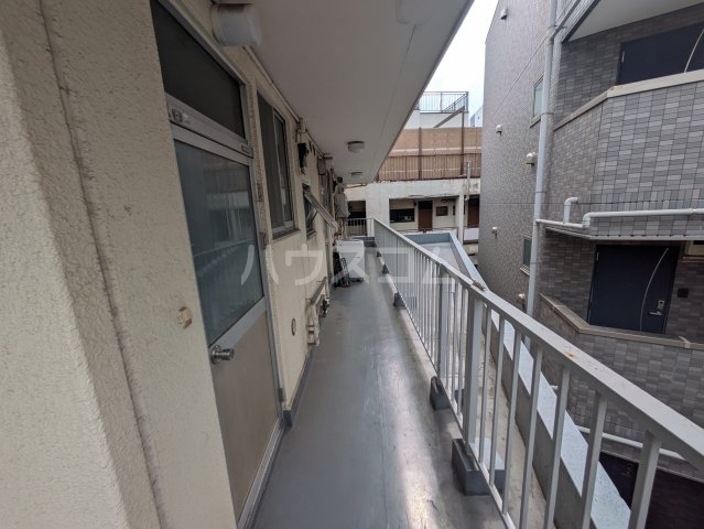 23/30 エントランス