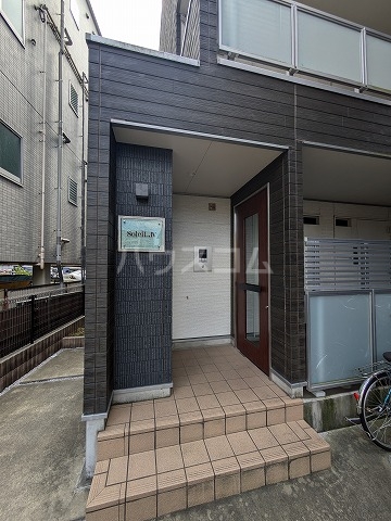 26/29 エントランス