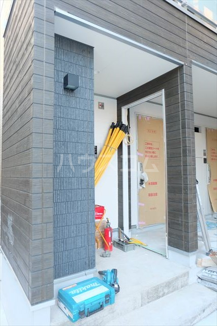 27/29 エントランス