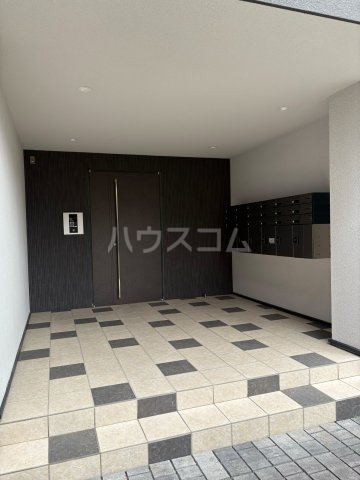 24/30 エントランス