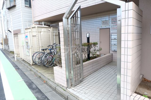 22/30 エントランス