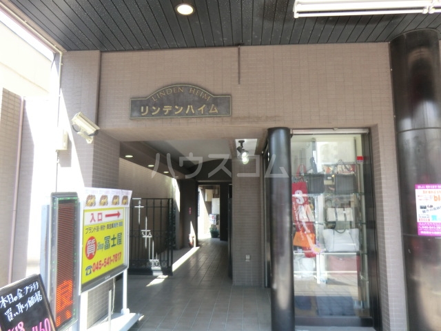 22/30 エントランス