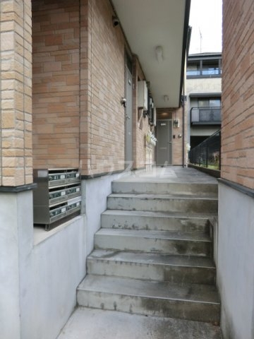 22/23 エントランス