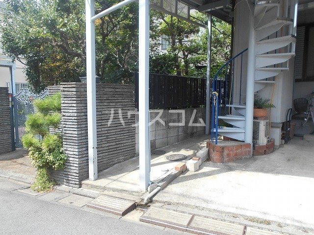 21/30 エントランス