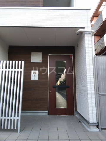 28/30 エントランス