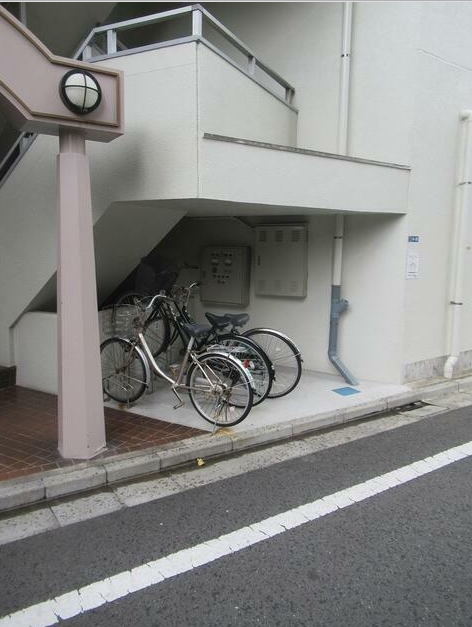 18/26 エントランス