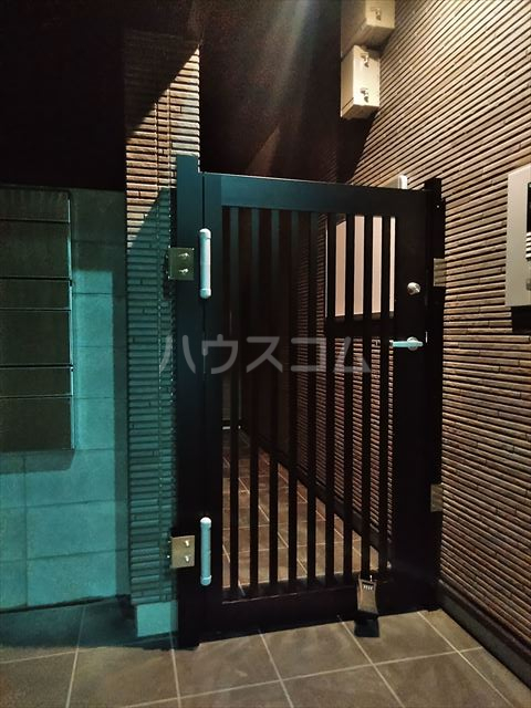 28/30 エントランス