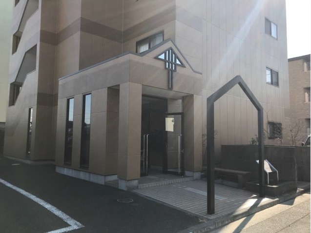 20/21 エントランス